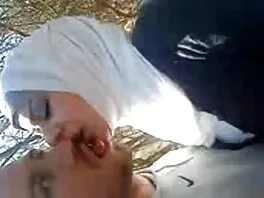 Blonde Cutie доставя средна комбинация seks s stari babi с дръжка